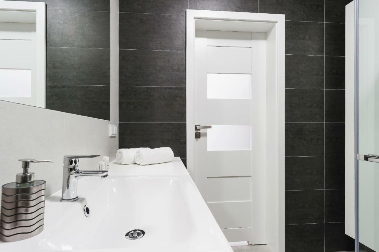 Apartments Claro II By Noclegi Renters كراكوفيا المظهر الخارجي الصورة